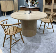 Load image into Gallery viewer, Weston Spindle Oak Chair